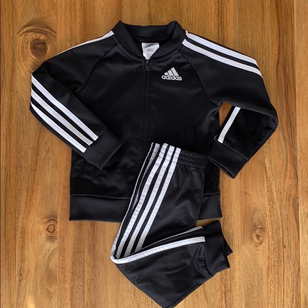 3T ADIDAS TRACKSUIT